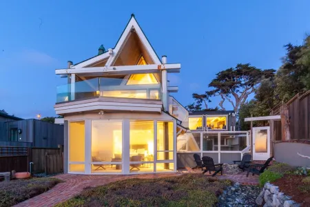 Edge of Ocean House Отели в г. Мосс Бич