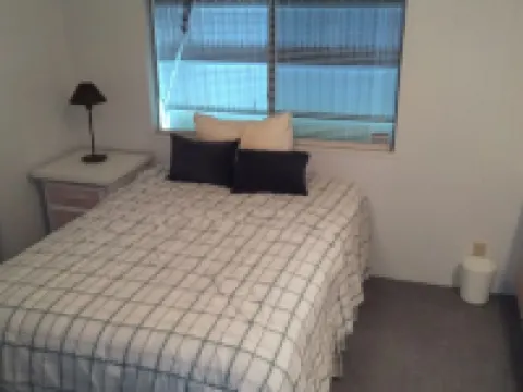 Renovated,clean,comfortable,trailer on canal with Lake Okeechobee access. 오키초비 호텔