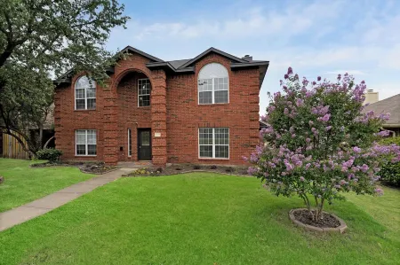 Pool retreat 5BA 2.5BA 4 King bed near lake Отели в г. Роулетт