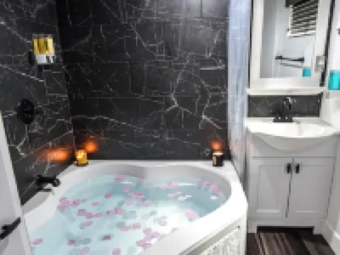 Cozy modern little cabin in Crestline Hotels in Crestline