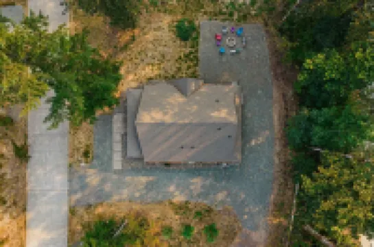 Elkhorn Cabin- In the heart of downtown Packwood, WA. Sleeps 10