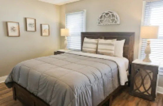 Historic Downtown Oxford 3BR/2BA w/King