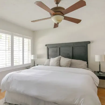 Relaxing Mediterranean style home w/hot tub, 2 golf carts, private beach access