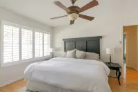 Relaxing Mediterranean style home w/hot tub, 2 golf carts, private beach access - Private Pools