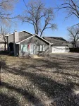 Spacious 5-bedroom house with dock access in welcoming Spirit Lake