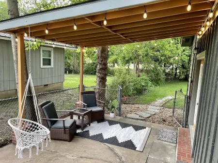 Broken Arrow's Best!- Pool table, fire pit, & more!!