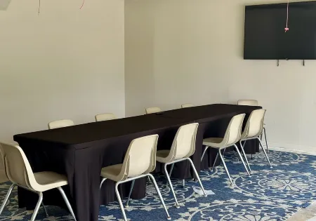 Close to the med centers, ball fields, shopping & the lake! Perfect for all!!