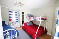 Cozy 2-bedroom bungalow in peaceful Coloma, close to beaches
