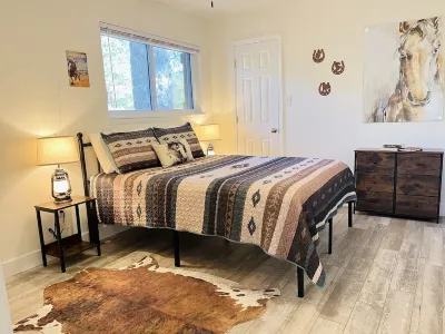 The Grotto - Family-sized retreat on 10 acres of pristine forest. Pet friendly!