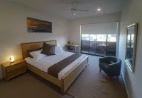Modern 3-bedroom townhouse in central Cape Woolamai
