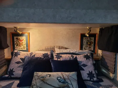 Location, Location: Near New River Gorge and Summersville Lake Отели в г. Уайлдернесс