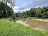 Charming 2-bedroom chalet with AC and WiFi in Caledonia