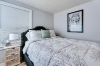 Beautiful 2 bdrm, 1 Bath 4 blocks from The U of O,