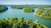 Gordon's Grandview Lakehouse beautiful year round in every season.
