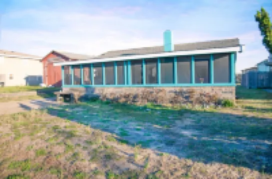 Renovated & Clean 'Original' OBX Bungalow, Direct Beach & Pier Access + EZ Cart