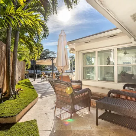 Waterfront Heated pool with Jacuzzi 3/2 in Lauderdale by the Sea