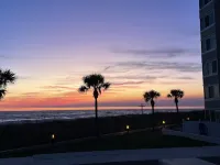 Renovated 2022 Oceanfront Studio Tog Beachchairs Umbrella Thru October