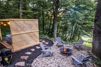 Lodge & Cabin  PET/ FEED/ BRUSH HORSES!  Hot Tub  Roku Great Views Privacy Rosschryslerjeepdodge Boone Nc.附近的飯店