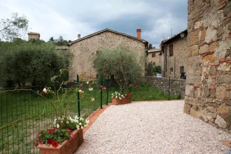 Elegant apartment with garden view and rooftop terrace