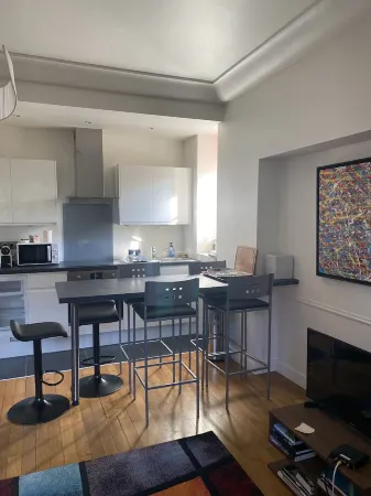 Renovated apartment in a quiet Anglo-Norman house