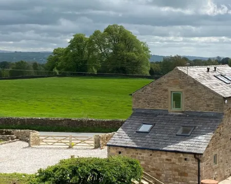 Beautiful, recently renovated barn in the heart of the Ribble Valley. 클리데로 호텔