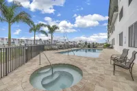NEW! Madeira Beach Luxury 4BR Condo, Huge Private Balcony, Pool & Hot Tub Các khách sạn gần Landing Company
