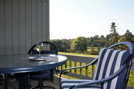 Don’t Miss Peak Fall Colors! Book Your October Stay.