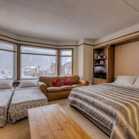 Copper Center Village. Newly renovated. Gas Fireplace. FREE Underground Parking.