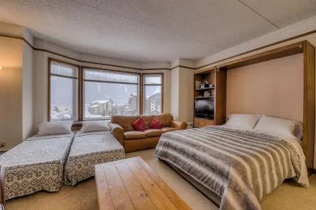 Copper Center Village. Newly renovated. Gas Fireplace. FREE Underground Parking.