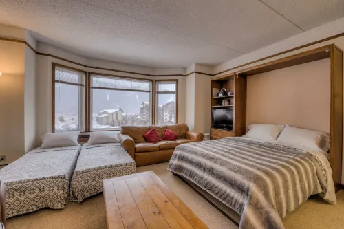 Copper Center Village. Newly renovated. Gas Fireplace. FREE Underground Parking.