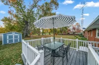 Beautiful Home only Steps to the Pro Football Hall of Fame, Sleeps up to 12! Hotels in Canton