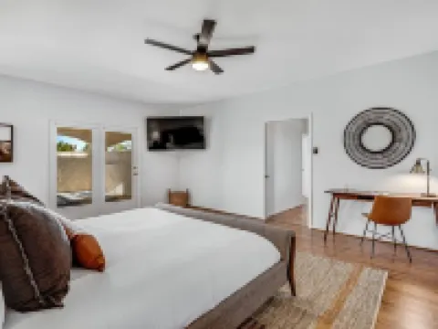 5-bedroom vacation home 15 minutes to Joshua Tree National Park Hotels in Yucca Valley