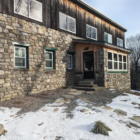 Privacy in the hills one hour from NYC and minutes to Breakneck Mtn.