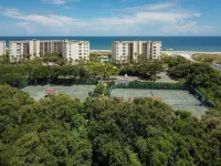 Beautiful corner Oceanfront Condo With Breathtaking Beach Views, Hotels in Fernandina Beach