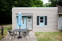 Cheerful 1 bedroom, Close to Beaches, Central Location
