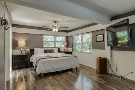 Golf Front 5 Bedroom Pool Home Downtown Melbourne Отели рядом с достопримечательностью «Крейн Крик Променад»