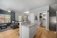 Tylers Razorback Getaway sleeps 4 Hotels in Fayetteville