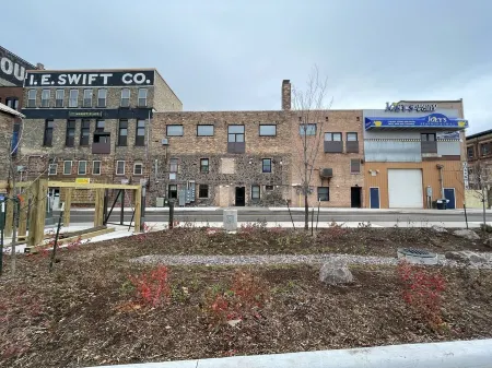 Canalside Suite- Downtown Houghton Ground Level Apartment