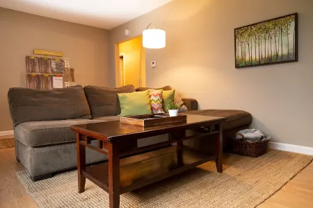 Airport getaway and fun in Beer City Отели в г. Гранд-Рапидс