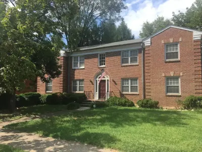 Windsor Lofts 3 Hotels near Wasena Park