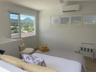 Fantastic views, comfortable beds. Close to Banya Bathhouse Spa & Crystal Castle