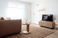 Cosy, fully-renovated apartment with ocean views and 1-minute walk to the beach