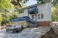Creekfront Retreat w/ Hot Tub & Sunset Views