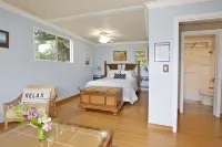 Fisher's Hana Bay Hale, Across from Hana Bay Hotels in Hana