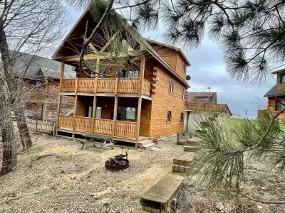 Cozy 2 bedroom cabin with spacious loft perfect for the family