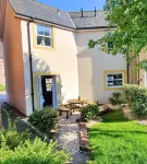 Beautiful Family Cottage, short walk to beach and leisure facilities.