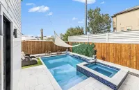 Modern/Luxury/Rooftop Deck/Downtown/Heated Pool/5BDRM
