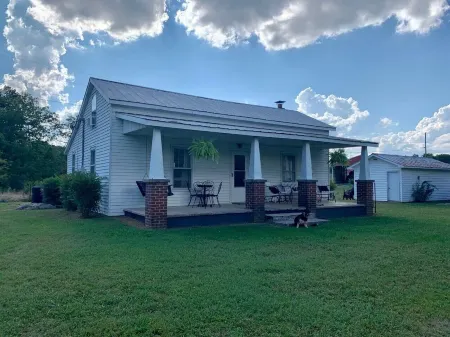 Authentic 100 Year Old Farmhouse, Farm setting in the  foothills of the Smokies