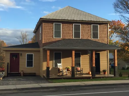 The Fuller House - 15 Mins from Colgate