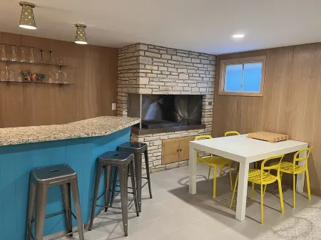 Newly remodeled Mid-Century Modern with a view! Отели в г. Клир Лейк